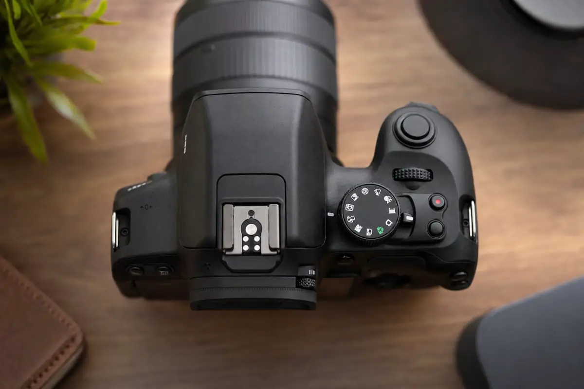 A DSLR camera mode dial and top controls representing the exposure triangle settings